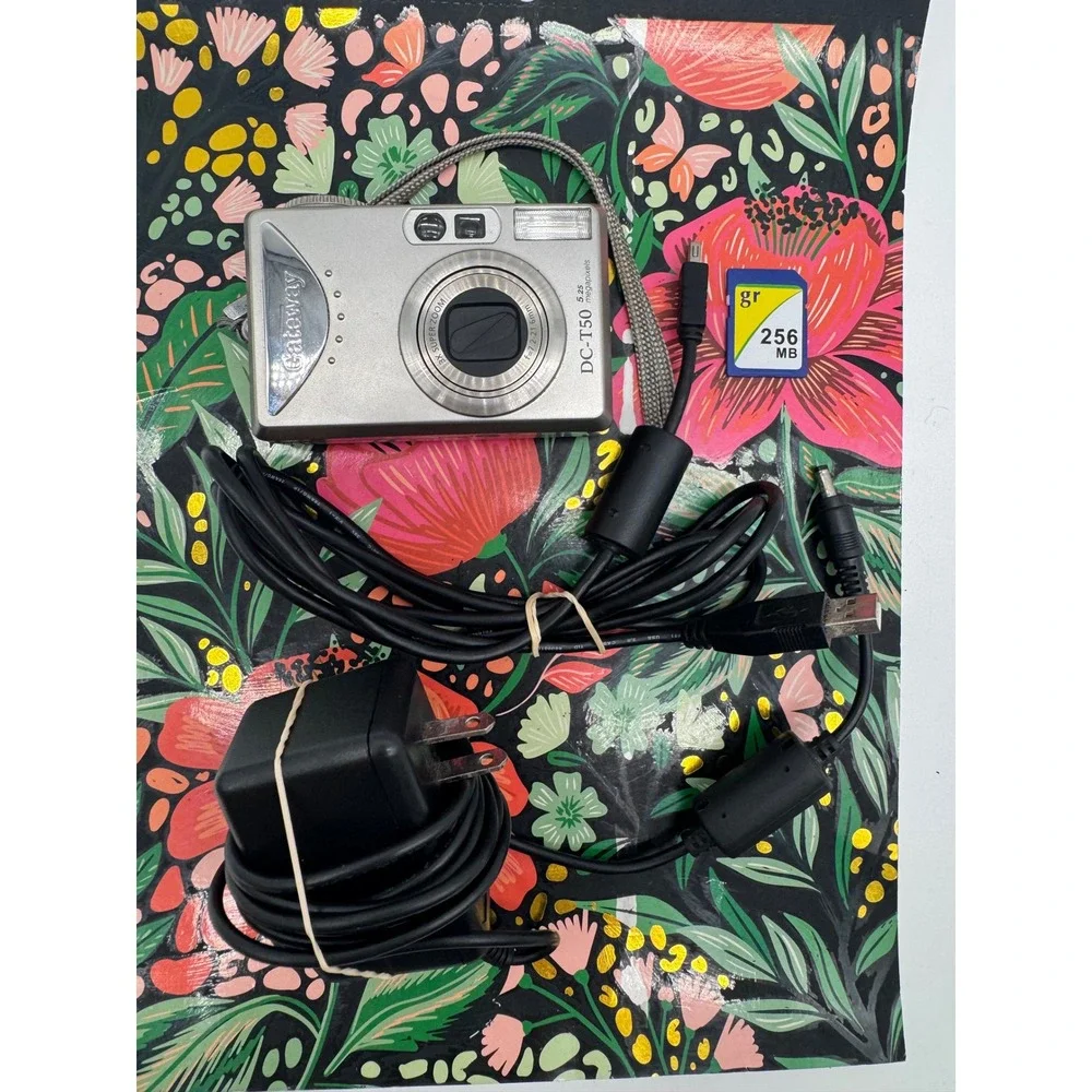 Gateway DC-T50 Digital Camera 5.25MP 3x Super Zoom Silver Vintage Y2K Bundle‎